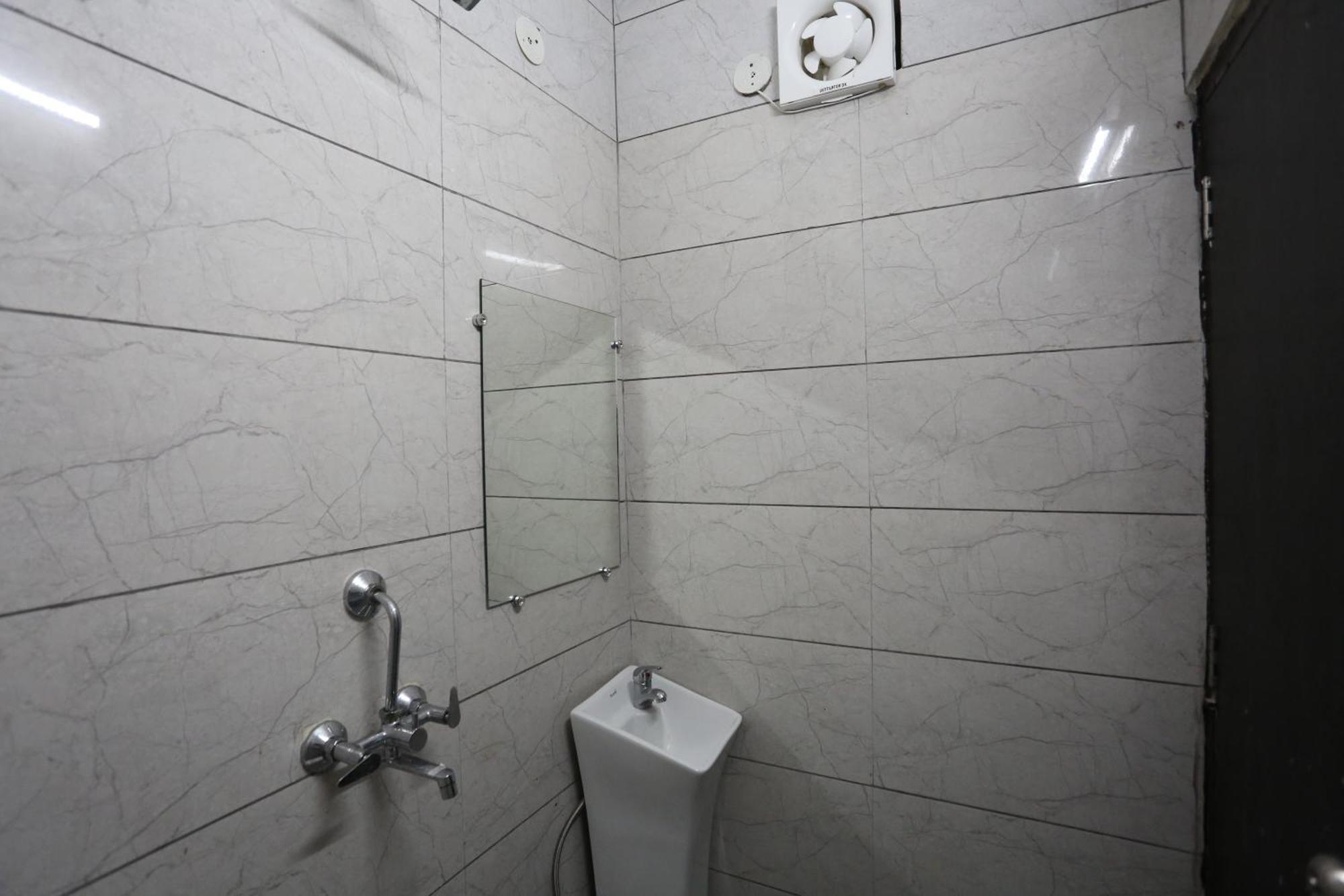 Hotel Twamev Couple Friendly Laxmi Nagar New Delhi Eksteriør billede